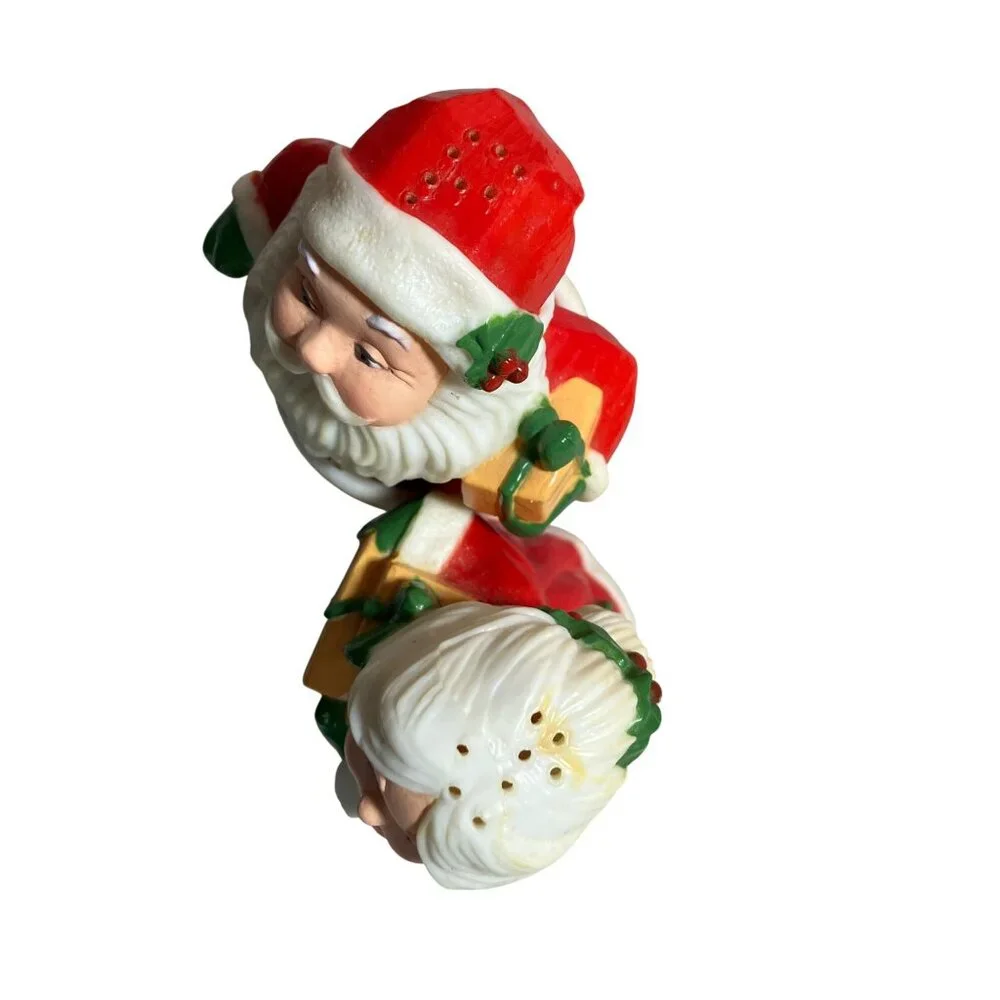 Hallmark Santa & Mrs. Claus Plastic Salt & Pepper Shakers Christmas Decor Vintag